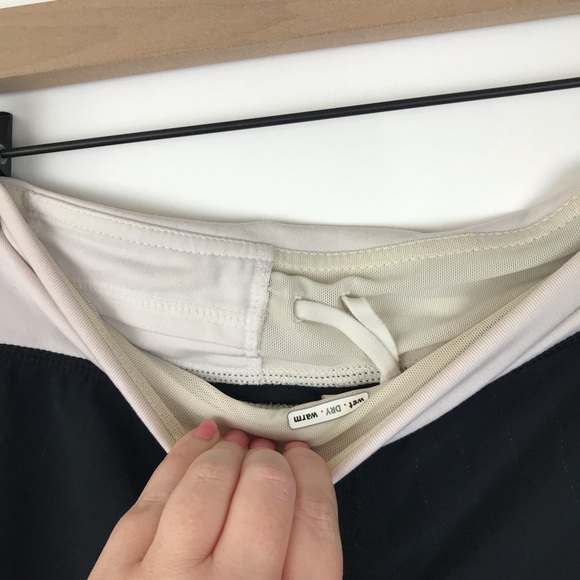 Lululemon Wet. Dry. Warm Shorts Sz 8 - Picture 5 of 8